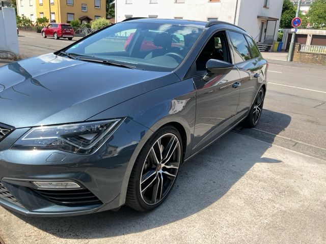 Seat Leon 2.0 TSI Cupra 300 4Drive 2019 – снимка 2