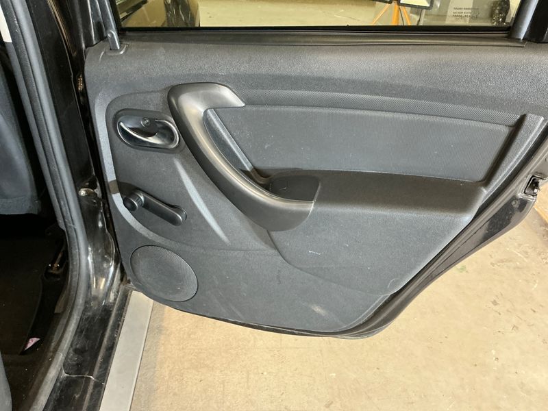 Dacia Duster 1.6 SCe LPG Laureate 4x2 2017 – снимка 26