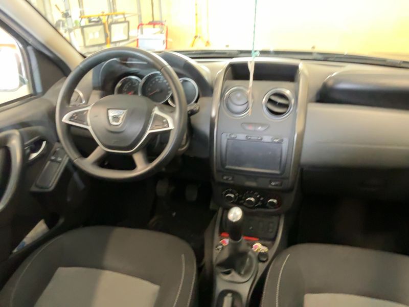 Dacia Duster 1.6 SCe LPG Laureate 4x2 2017 – снимка 18