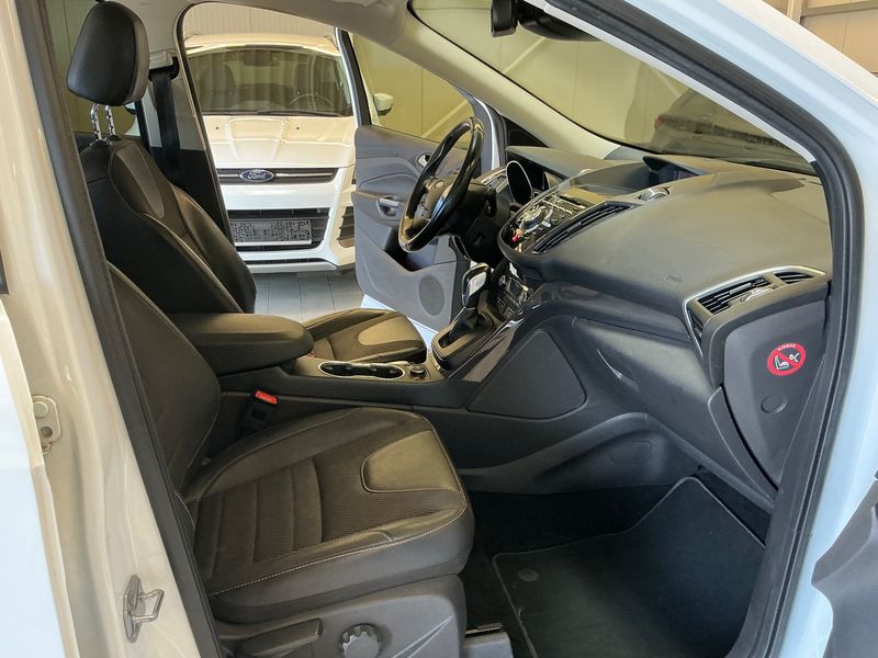 Ford Kuga 2.0 TDCi Individual 2015 – снимка 16