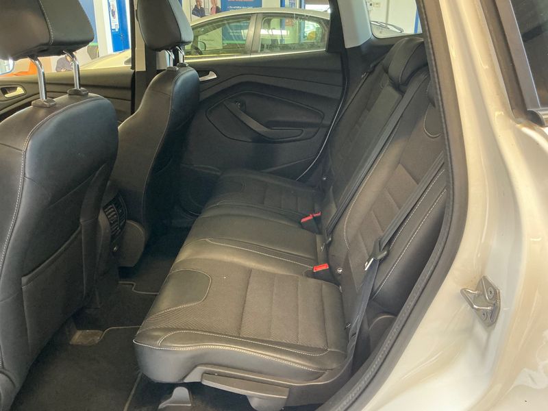 Ford Kuga 2.0 TDCi Individual 2015 – снимка 19