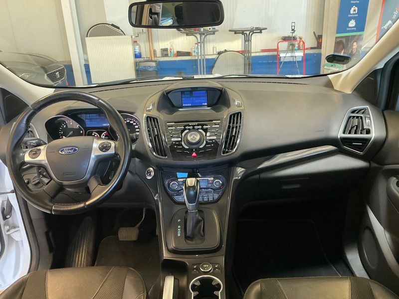 Ford Kuga 2.0 TDCi Individual 2015 – снимка 17