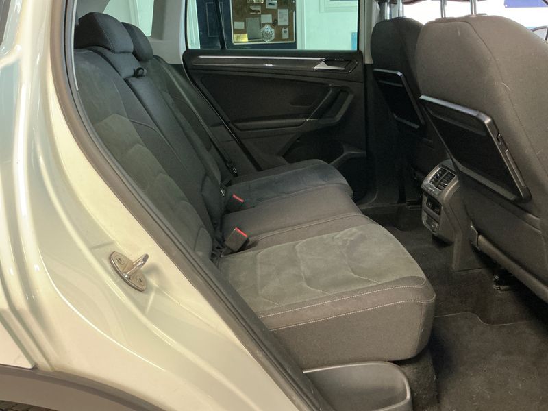 Volkswagen Tiguan 2.0 TDI Carat Edition 4Motion BlueMotion Tech 2016 – снимка 19