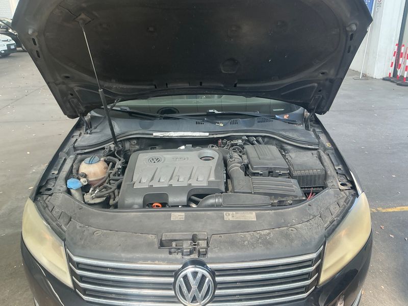 Volkswagen Passat 2.0 TDI Highline BlueMotion Tech 2012 – снимка на щета