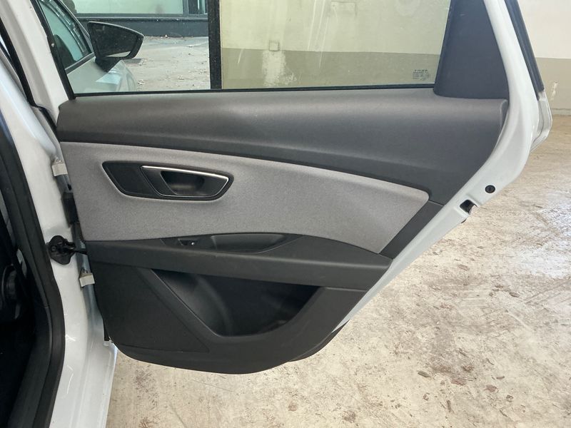 Seat Leon 1.6 TDI Business 2019 – снимка 25