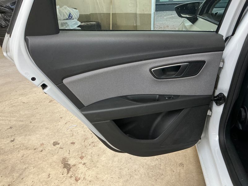 Seat Leon 1.6 TDI Business 2019 – снимка 26
