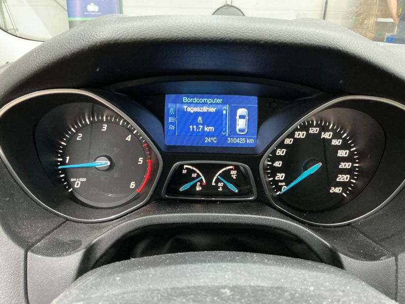 Ford Focus 1.6 TDCi Champions Edition 2012 – снимка 4