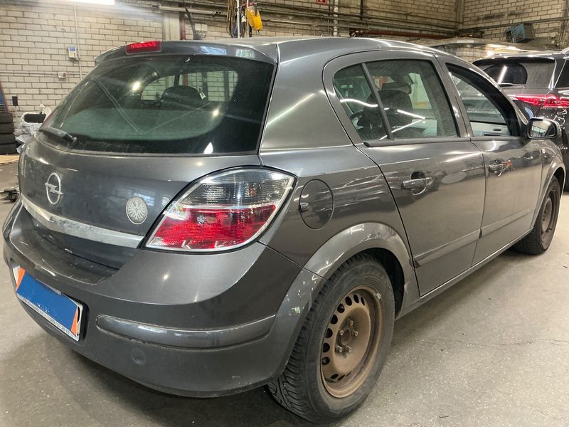Opel Astra 1.6 Innovation 2009 – снимка 2
