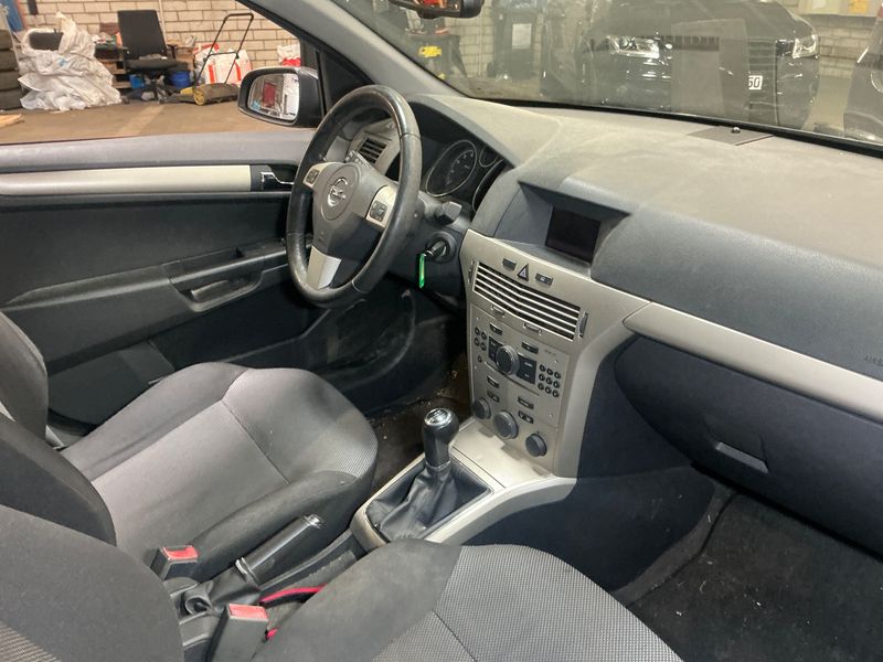 Opel Astra 1.6 Innovation 2009 – снимка 3