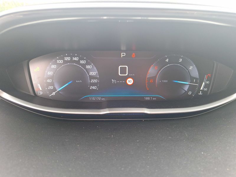 Peugeot 3008 1.6 Blue-HDi GT Line 2018 – снимка 12