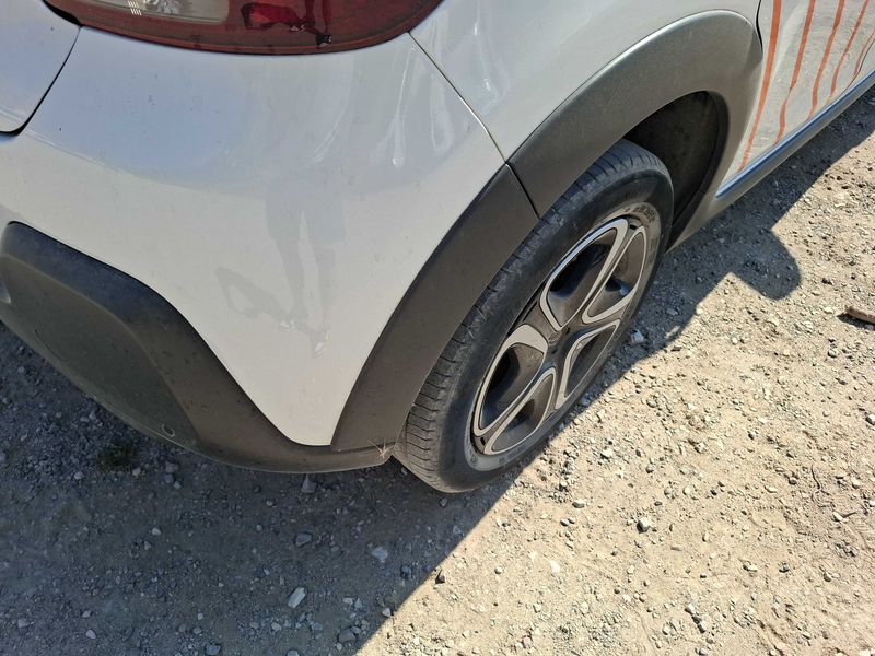 Citroen C3 1.5 Blue-HDi Société Feel Nav 2021 – снимка на щета 72