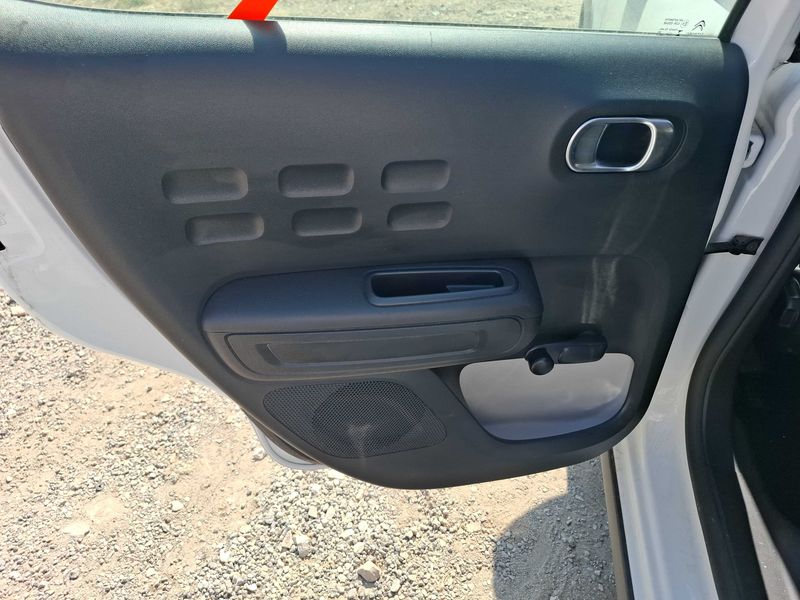 Citroen C3 1.5 Blue-HDi Société Feel Nav 2021 – снимка на щета 51