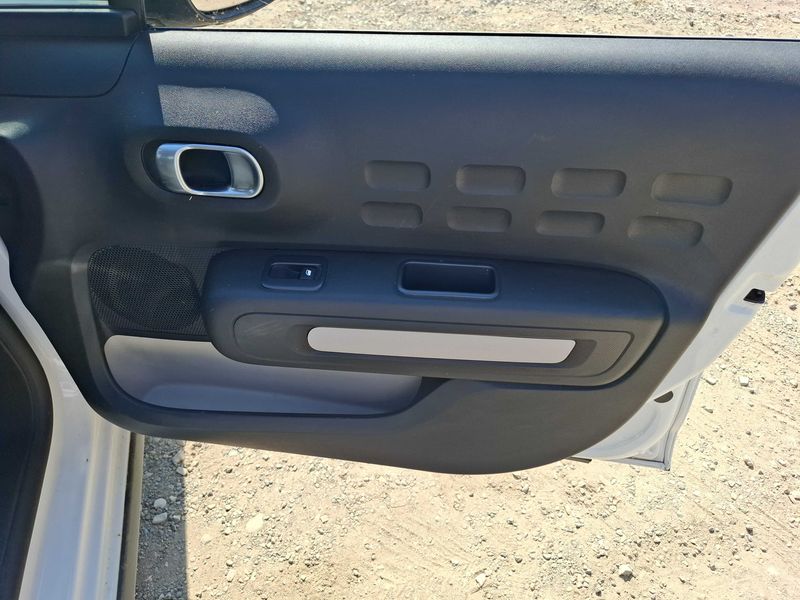 Citroen C3 1.5 Blue-HDi Société Feel Nav 2021 – снимка на щета 54
