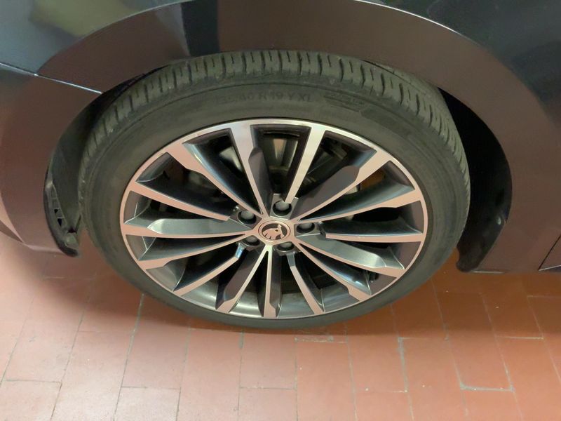 Skoda Superb 2.0 TDI Laurin & Klement 4x4 2016 – снимка 3