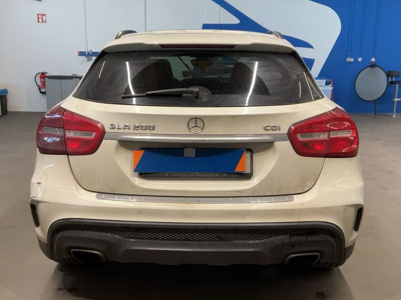 Mercedes-Benz GLA-Klasse GLA 200 d AMG Line 2015 – снимка 7