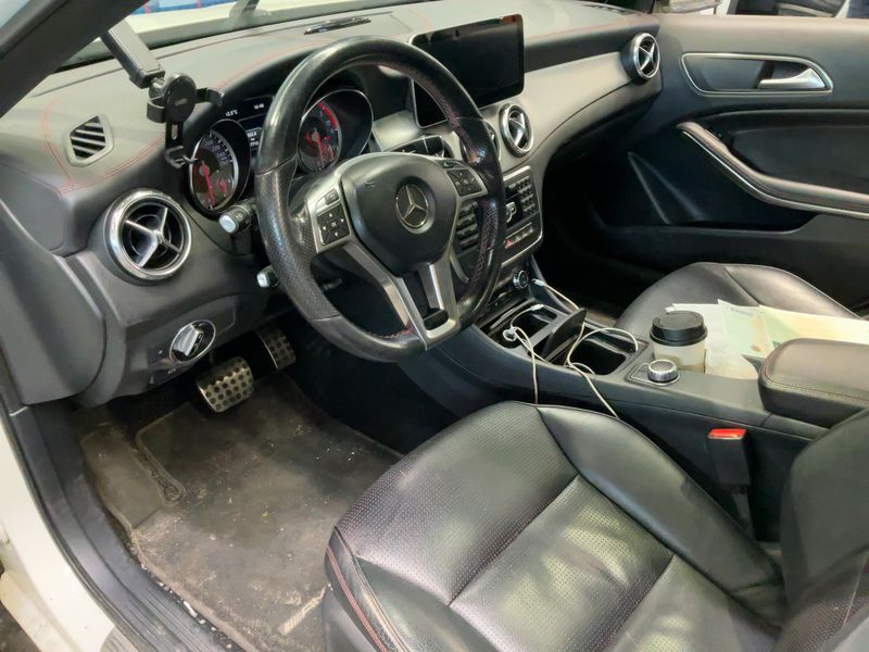 Mercedes-Benz GLA-Klasse GLA 200 d AMG Line 2015 – снимка 17