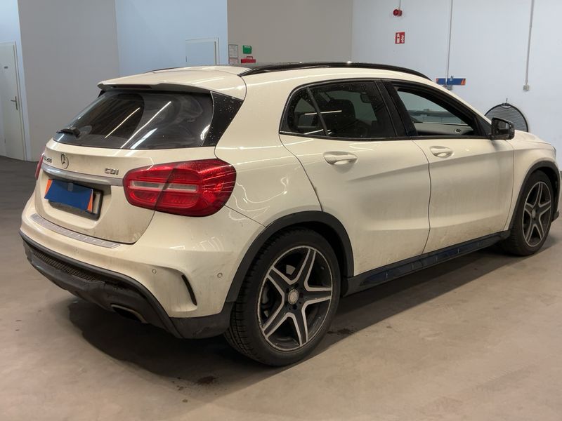 Mercedes-Benz GLA-Klasse GLA 200 d AMG Line 2015 – снимка 8