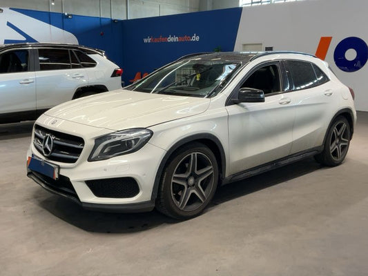 Mercedes-Benz GLA-Klasse GLA 200 d AMG Line 2015 – снимка 1