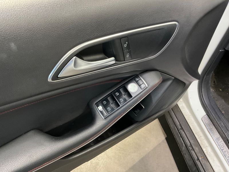 Mercedes-Benz GLA-Klasse GLA 200 d AMG Line 2015 – снимка 33