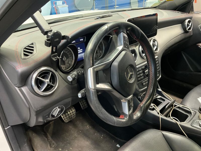 Mercedes-Benz GLA-Klasse GLA 200 d AMG Line 2015 – снимка 30