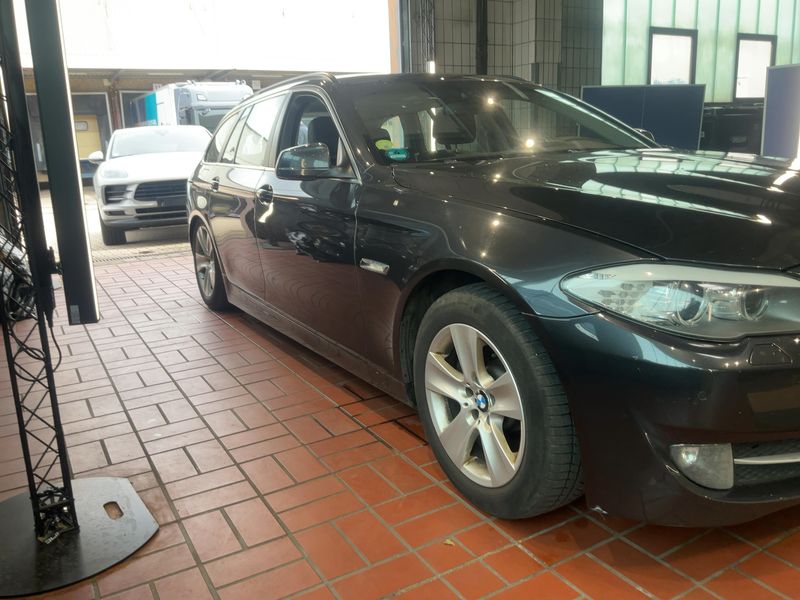 BMW 5er 520d 2011 – снимка 12