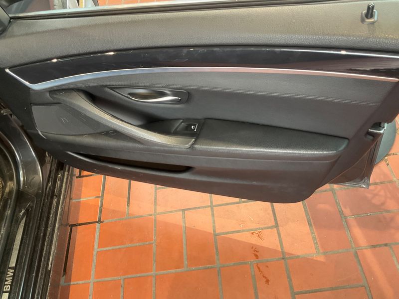 BMW 5er 520d 2011 – снимка 38