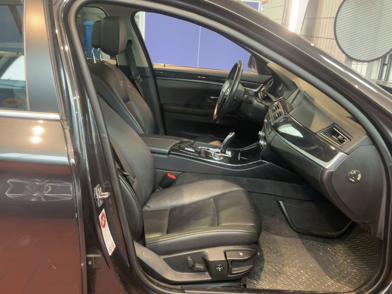 BMW 5er 520d 2011 – снимка 16