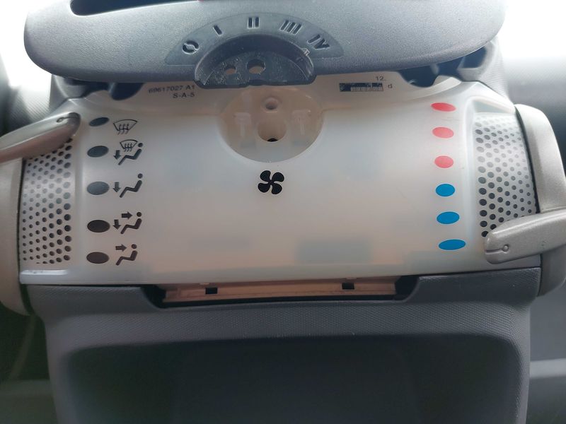Peugeot 107 1.0 Urban 2009 – снимка 50