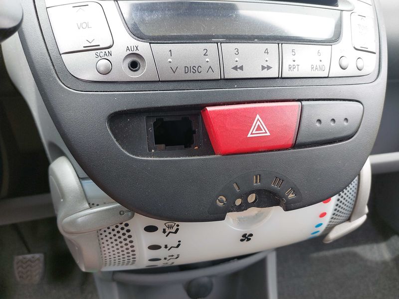 Peugeot 107 1.0 Urban 2009 – снимка 51