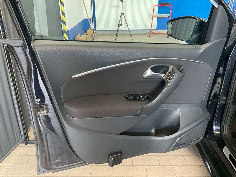 Volkswagen Polo 1.2 TSI Allstar BlueMotion Tech 2016 – снимка 25