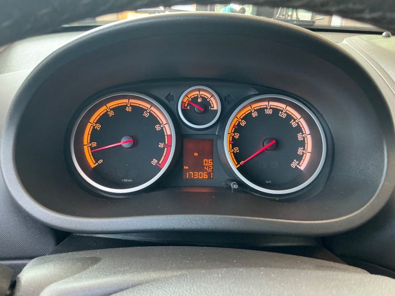 Opel Corsa 1.4 Color Edition 2011 – снимка 4