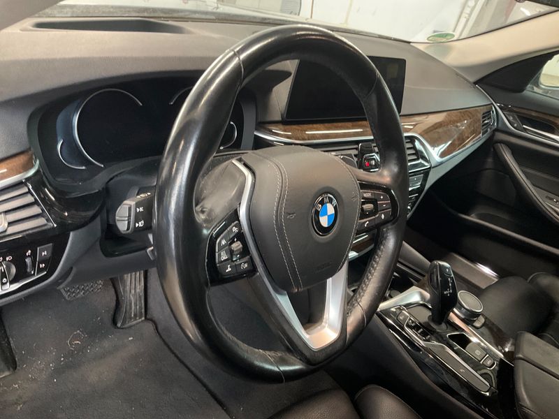 BMW 5er 540i xDrive Sport Line 2017 – снимка 30