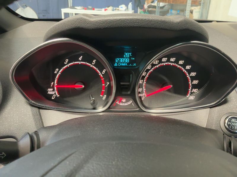 Ford Fiesta 1.6 EcoBoost ST 2015 – снимка 19