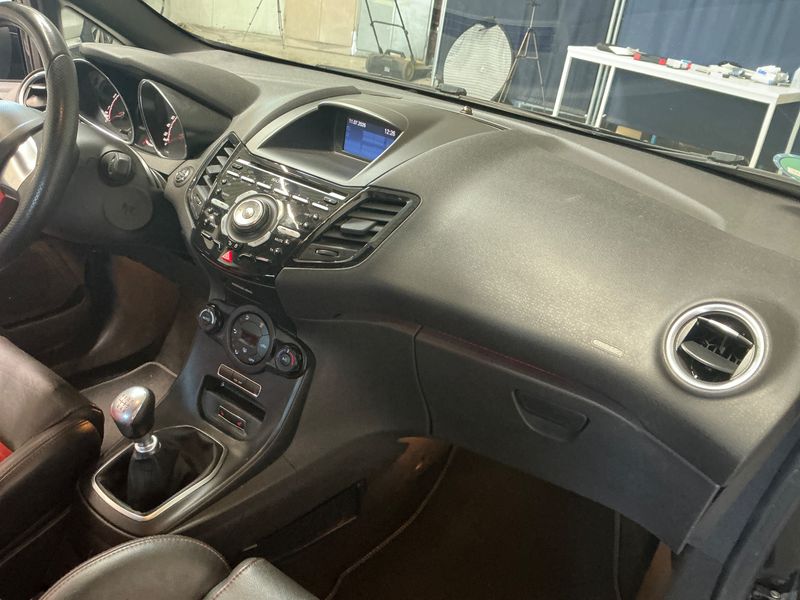 Ford Fiesta 1.6 EcoBoost ST 2015 – снимка 24