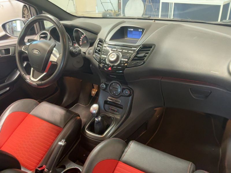 Ford Fiesta 1.6 EcoBoost ST 2015 – снимка 18