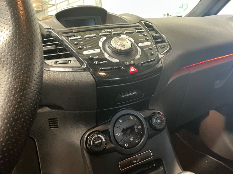 Ford Fiesta 1.6 EcoBoost ST 2015 – снимка 30