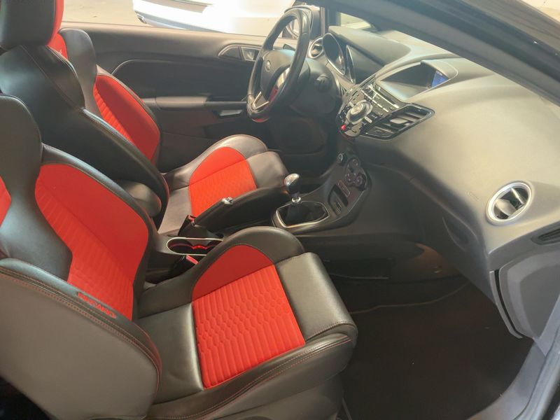 Ford Fiesta 1.6 EcoBoost ST 2015 – снимка 17