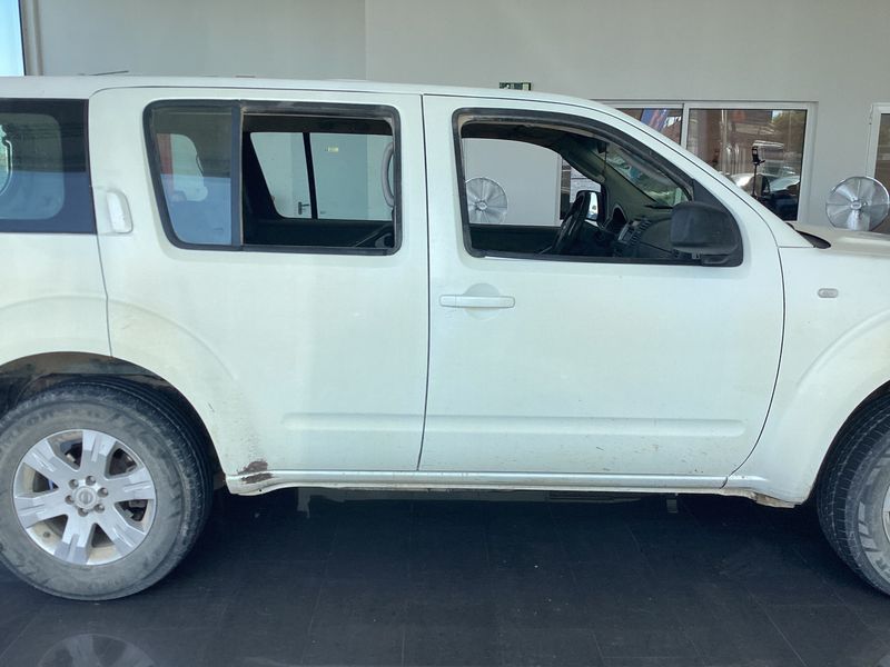 Nissan Pathfinder 2.5 dCi SE 2005 – снимка 10