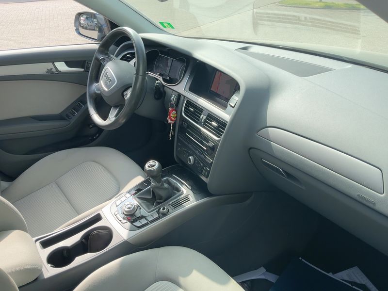 Audi A4 2.0 TDI Attraction 2013 – снимка 12