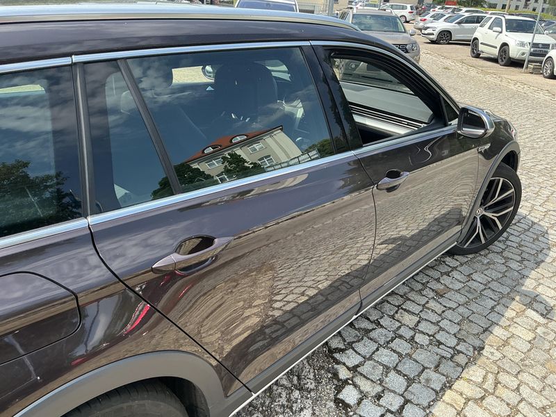 Volkswagen Passat Alltrack 2.0 TDI 4Motion BlueMotion Tech 2018 – снимка 10