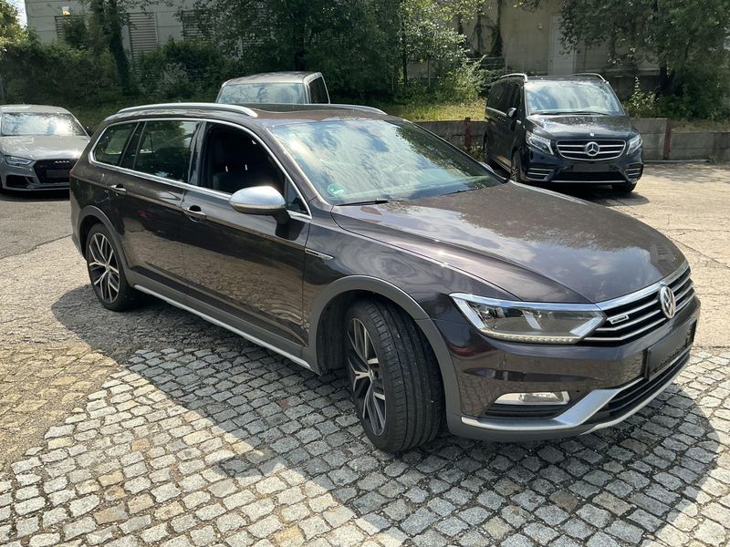 Volkswagen Passat Alltrack 2.0 TDI 4Motion BlueMotion Tech 2018 – снимка 12