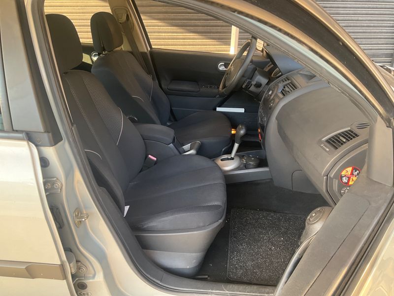 Renault Megane 1.6 Dynamique Confort 2004 – снимка 3