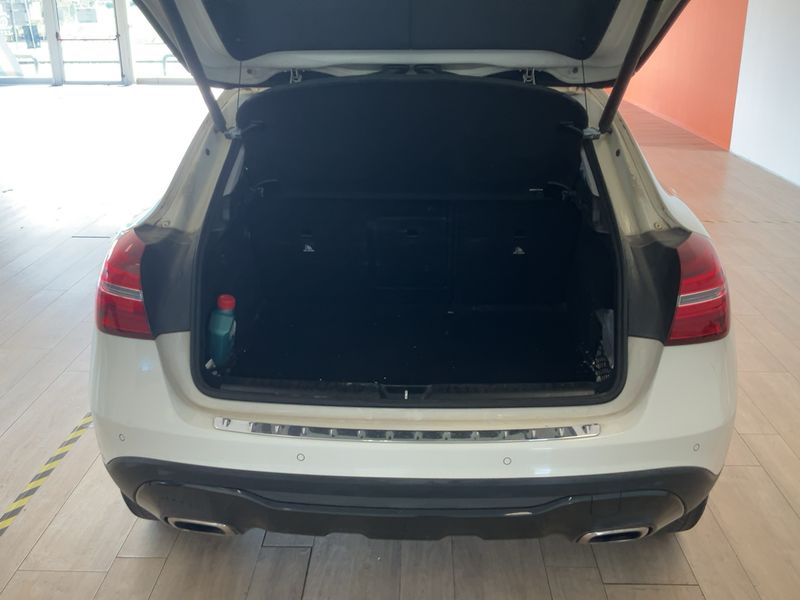 Mercedes-Benz GLA-Klasse GLA 200 d Sport 2017 – снимка 15