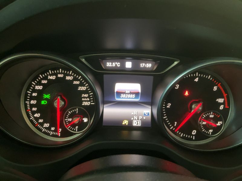 Mercedes-Benz GLA-Klasse GLA 200 d Sport 2017 – снимка 18