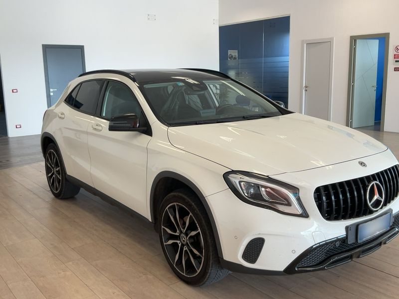 Mercedes-Benz GLA-Klasse GLA 200 d Sport 2017 – снимка 12