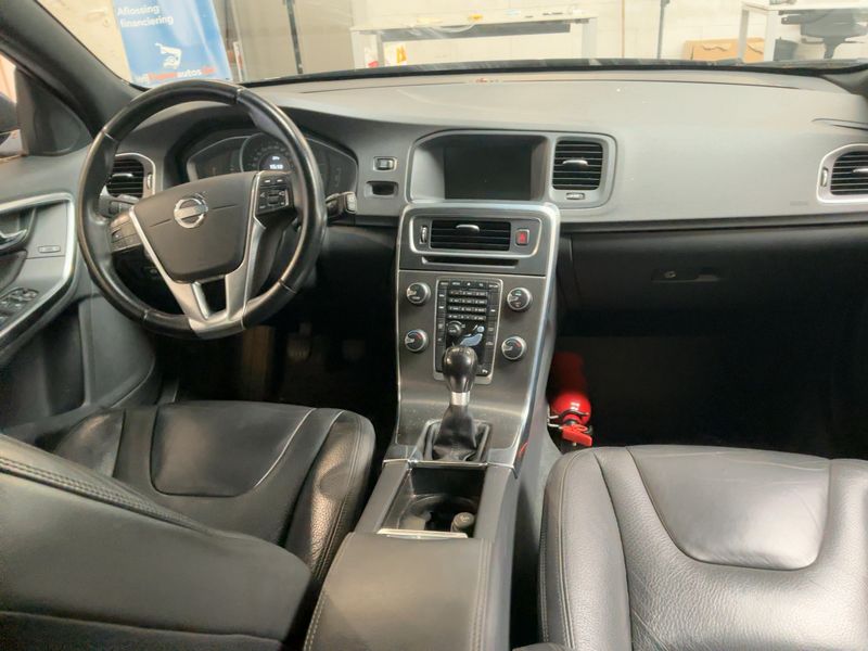 Volvo V60 1.6 D Momentum 2013 – снимка 18