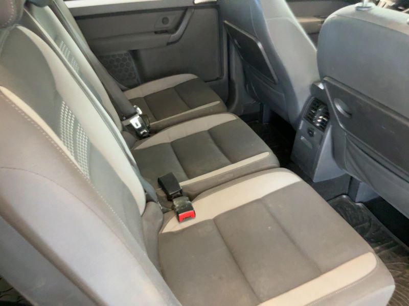Volkswagen Touran 1.6 TDI Life 2013 – снимка 19
