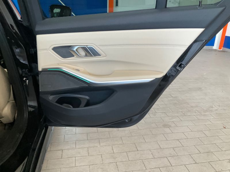 BMW 3er 330d xDrive M Sport 2020 – снимка 25