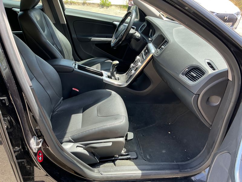 Volvo S60 2.0 D2 Momentum 2015 – снимка 16