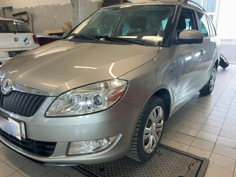 Skoda Fabia 1.2 TSI Ambition 2014 – снимка 2